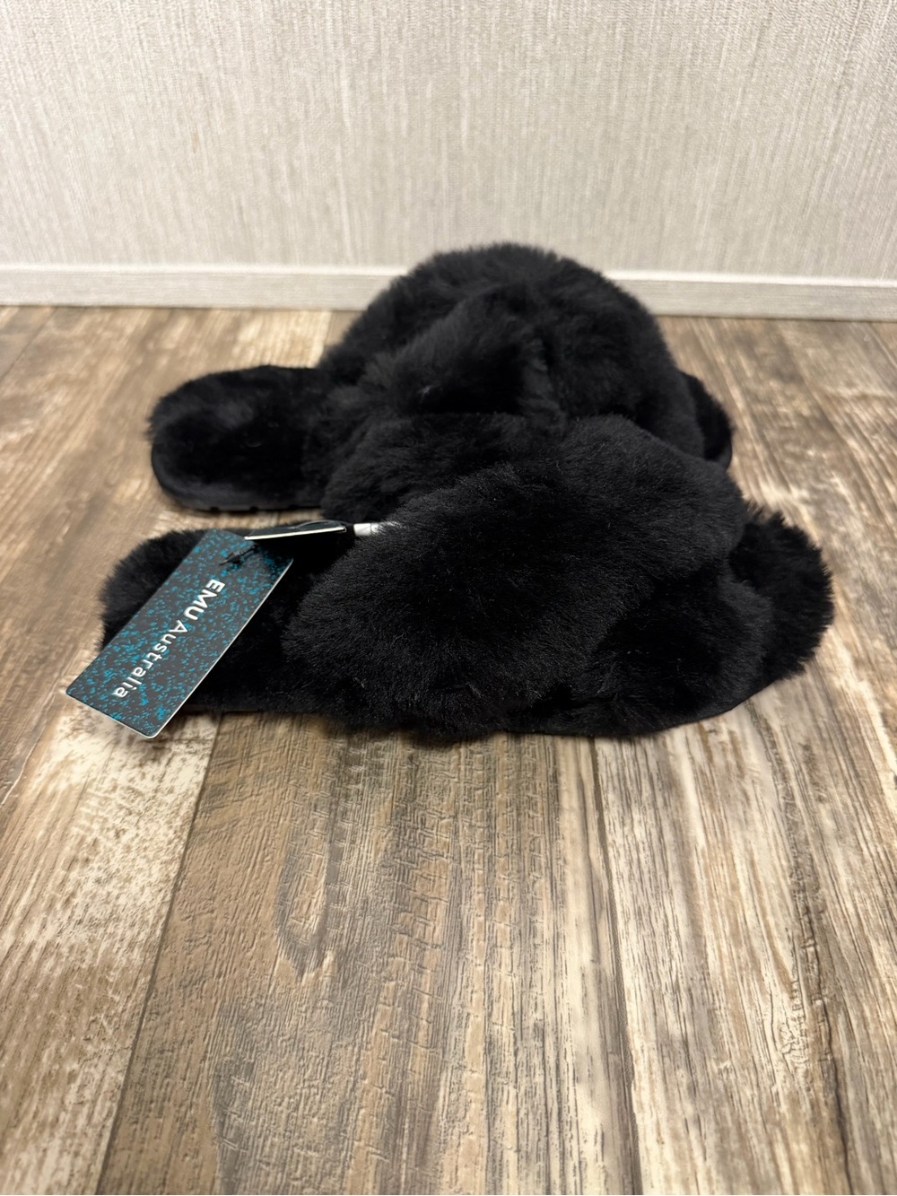 Emu Astralia Plush Black Cross-Band Women's Slippers Size 8 - Picture 2 of 12